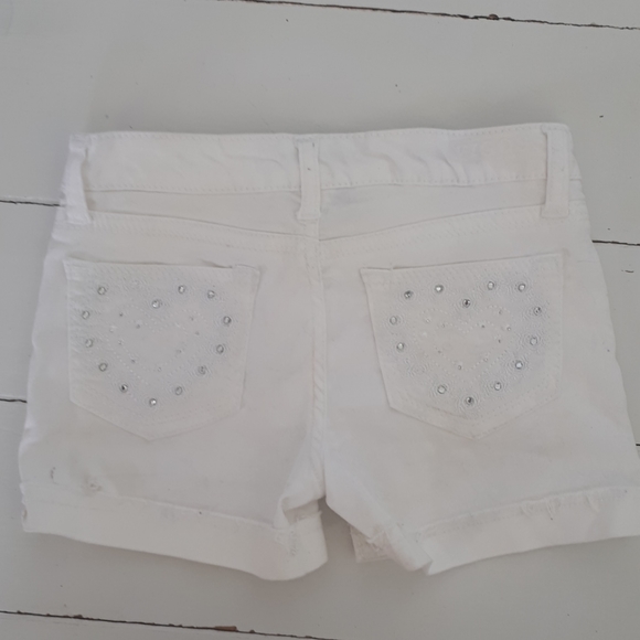 Vigoss Jeans. White girls jean shorts. Size 12. - Picture 4 of 4